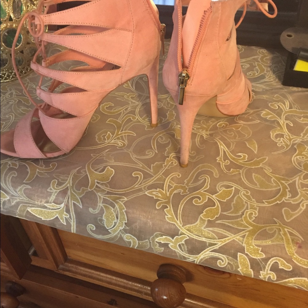 Heels - Picture 4 of 4